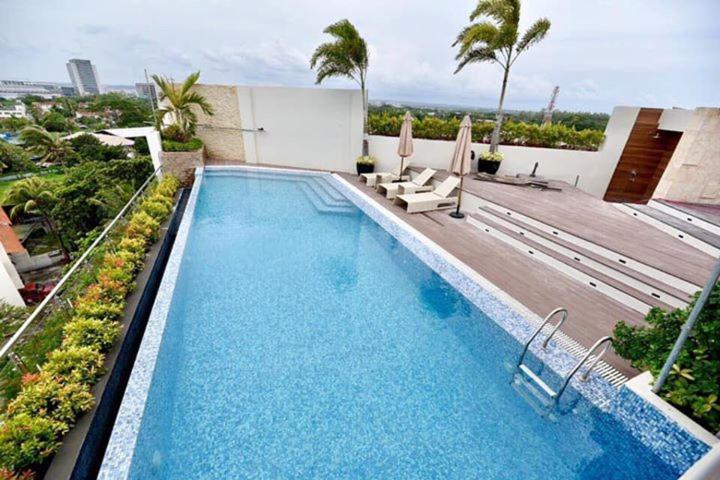J7 Plaza Hotel Iloilo City Ngoại thất bức ảnh