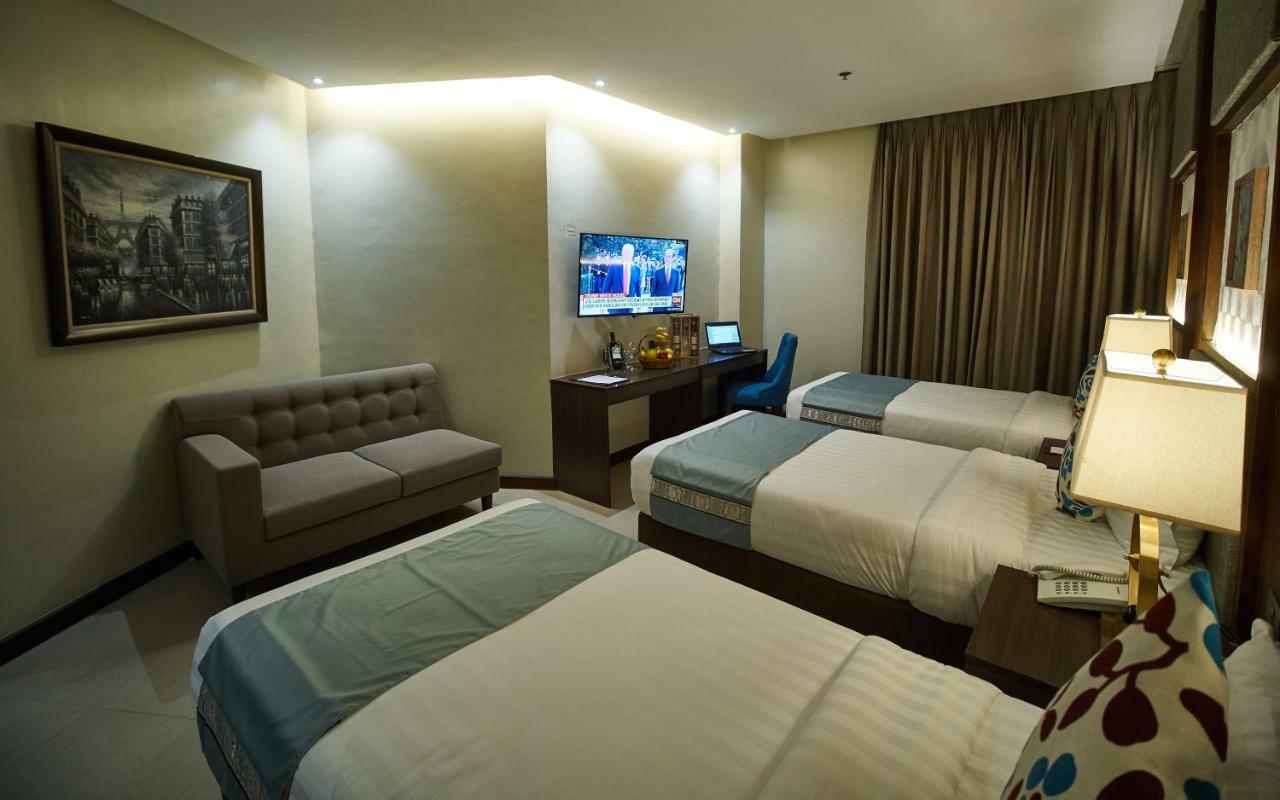 J7 Plaza Hotel Iloilo City Ngoại thất bức ảnh