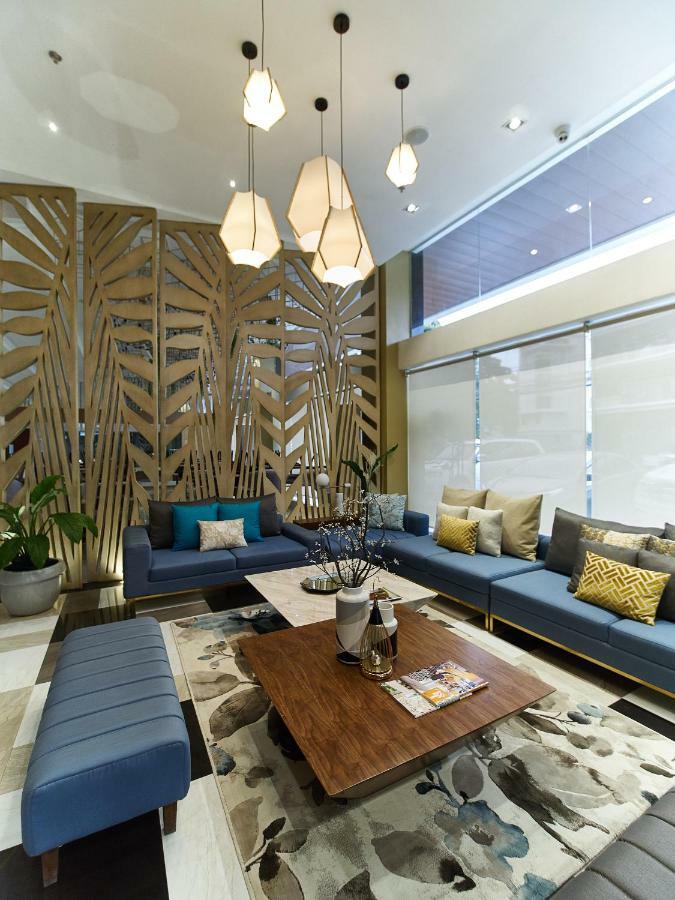 J7 Plaza Hotel Iloilo City Ngoại thất bức ảnh