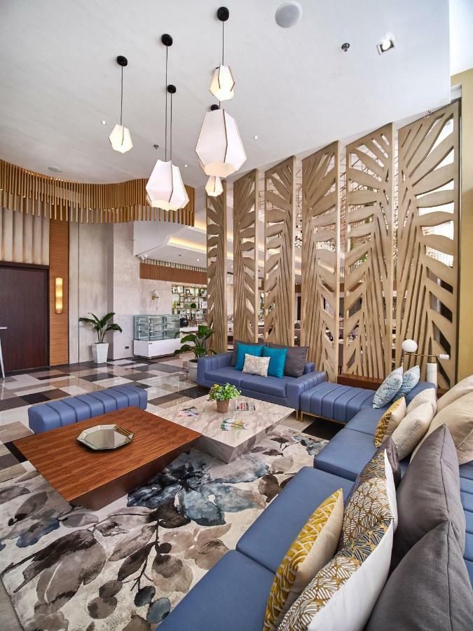 J7 Plaza Hotel Iloilo City Ngoại thất bức ảnh