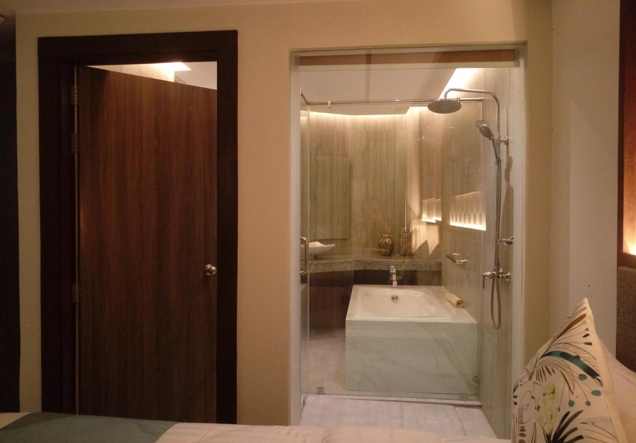 J7 Plaza Hotel Iloilo City Ngoại thất bức ảnh