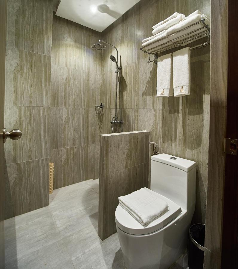 J7 Plaza Hotel Iloilo City Ngoại thất bức ảnh